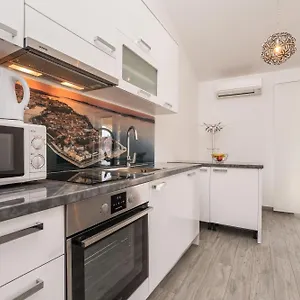 https://maza-apartments-studio-apartment-roberta.hotelinzadar.com