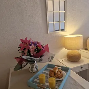 https://sanary-soleil-et-douceur-iv.fr-provencehotel.com