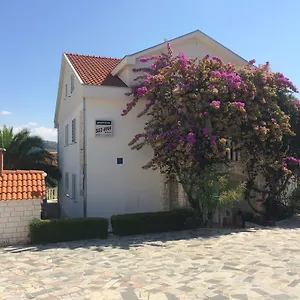 Suz-ana Trogir